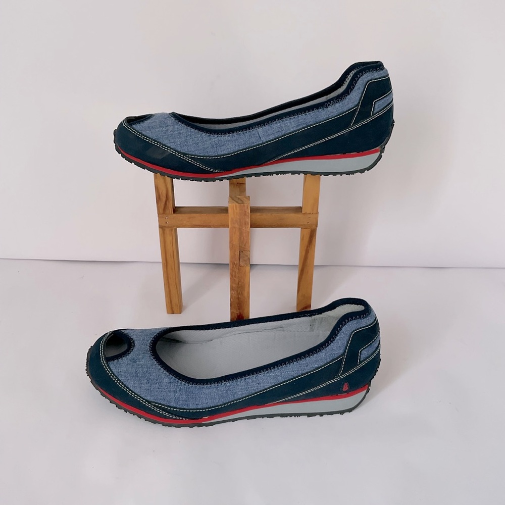 Ahnu Women's Navy and Red Casual Slip-On Sneakers